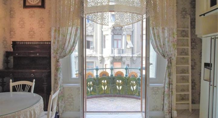 3,5 millió euróért eladó egy 5 szobás lakás a budapesti Bedő-Házban