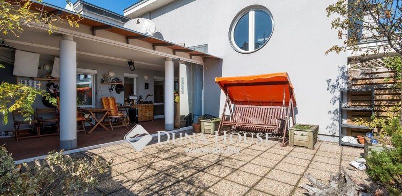 Belső kétszintes „penthouse lakás” a Röppentyű utcában, pazar tetőterasszal!