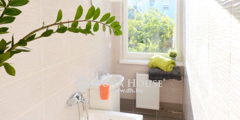 Napfényben úszó fotóval bármi eladható! Ez a szuper lakás biztosan!