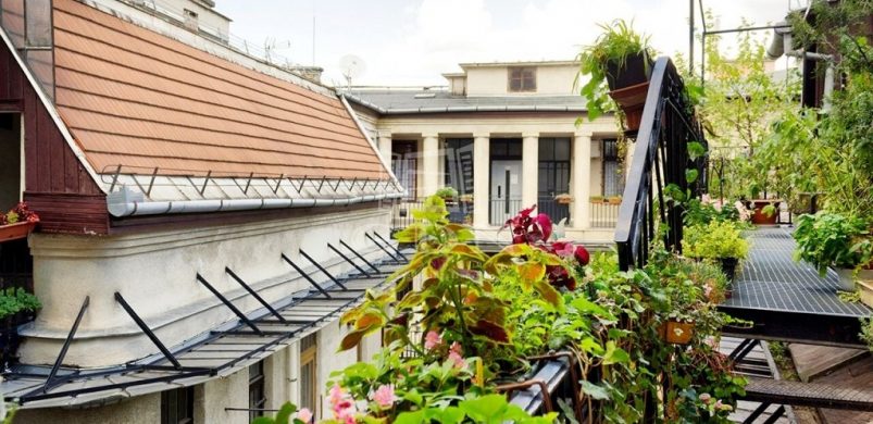 Nézelődjön egy kellemes, V. emeleti polgári lakásban a Horváth Mihály tér közelében!