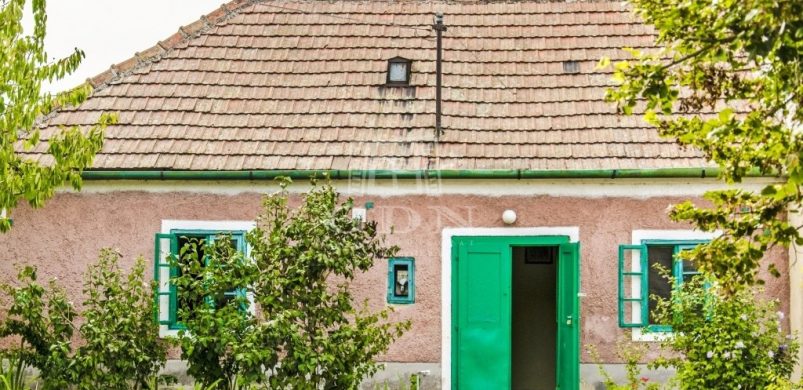 6,5 millióért kínálnak egy házat a Szent György-hegy lábánál!