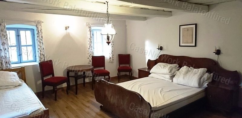 Gyógyítóerejű rezgés is jár a lenyűgöző szentbékkállai parasztházhoz!