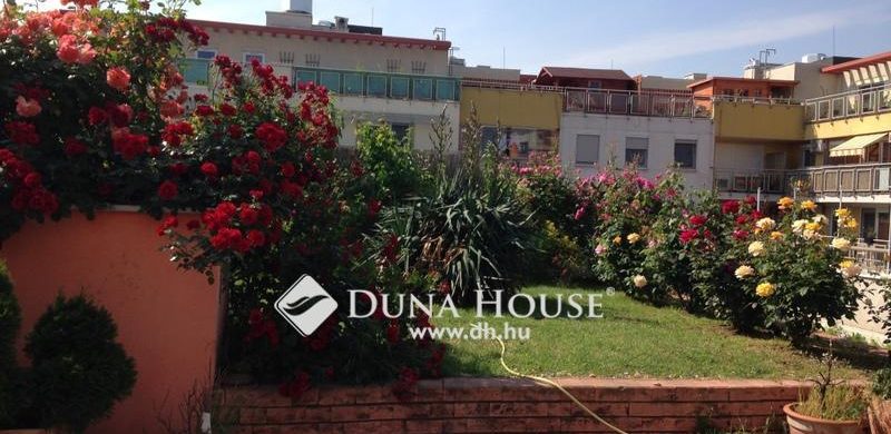 Fővárosi penthouse lakás, óriási privát tetőterasszal keresi új tulajdonosát!