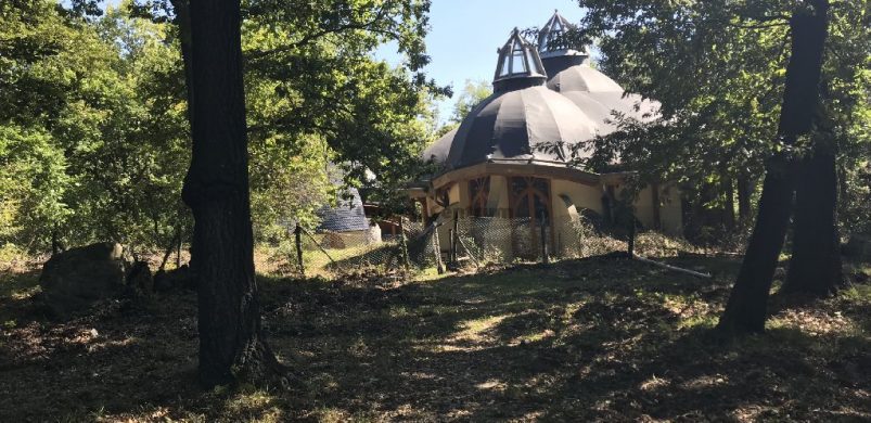 Dobban a szív: két, Makovecz Imre tervei alapján készült ház Dobogókőn!