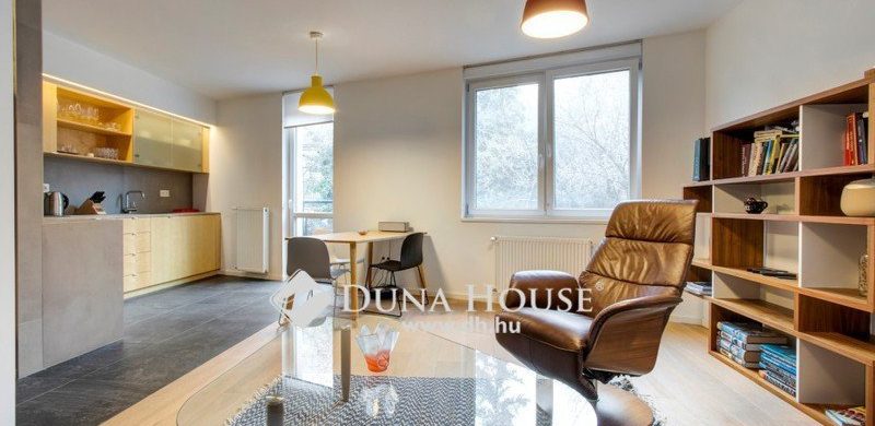 Budai, exkluzív lakás a Rácz Aladár utcában, egy „minimál házban”