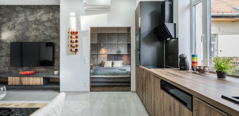 A hét ingatlana: egy 5. emeleti, luxus színvonalon felújított, VI. kerületi lakás