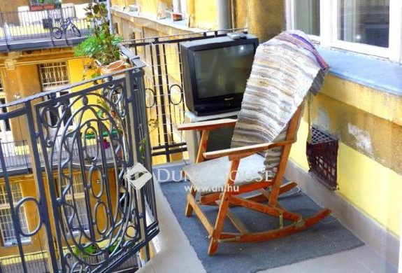 10 milliós áresés egy ígéretes, Baross utcai, nagy lakásnál! Új ár: 29,9M!