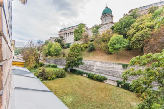 Albérlet a Lánchíd utcában, kilátással a Budai Várra. Csak 150 ezerért!