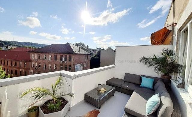 Fröccsözzön saját teraszán a Széll Kálmán tértől pár lépésre!