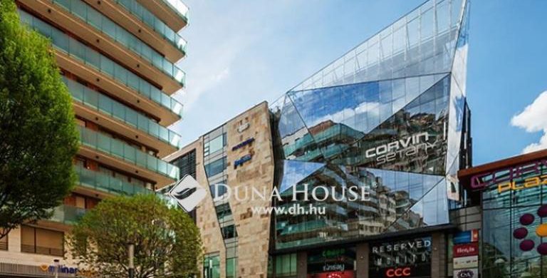 Corvin sétánynál „beleszeretős, kertre néző’ lakás, 30M alatt!