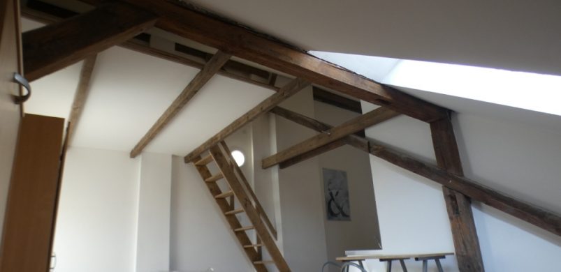 Romantikus kis manzárd kiadó téli kucorodásra! És persze még tovább!