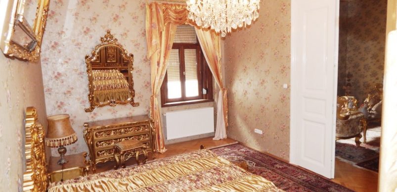 Rokokó hatás autóbeállóval a Palotanegyedben? Naná!