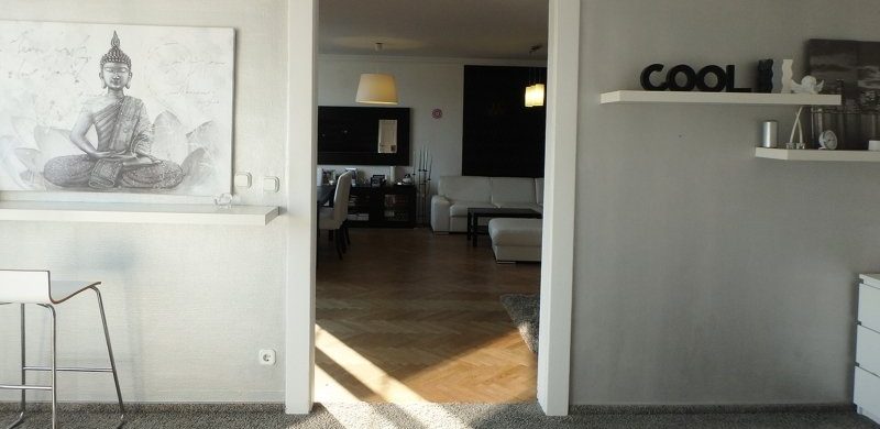 Egy jó példa a Gellérthegyről arról, hogyan működik szépen a csupa fekete-fehér enteriőr!