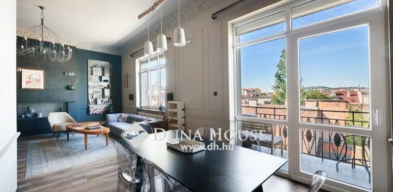 Beszédes, hogy a Dérynével hirdetik a ragyogó lakást. Mi a Csészényire esküszünk!