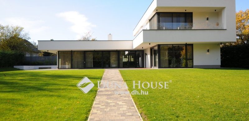 Végre egy luxusingatlan a Balatonnál, amely a letisztultság jegyében épült!