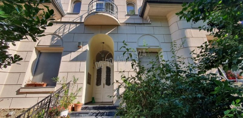 Gellérthegyi luxus lakás szecessziós villaépületben kéne, ugye?