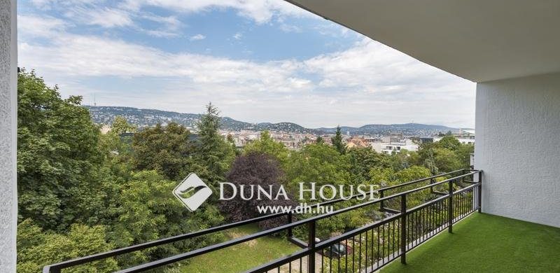 Minigolf a teraszon? Akár! Egy Gellért-hegyi lakás, ami nagyon kéne!