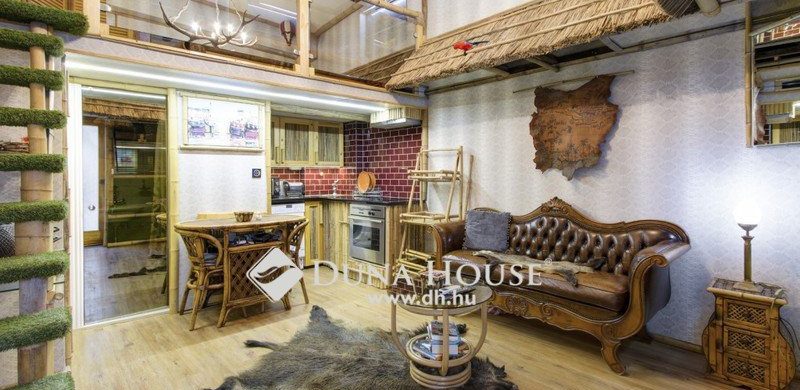 Jöjjön a főváros legkülönösebb lakása…