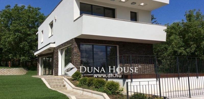 Új év, újra minimál: egy 210 milliós szépség