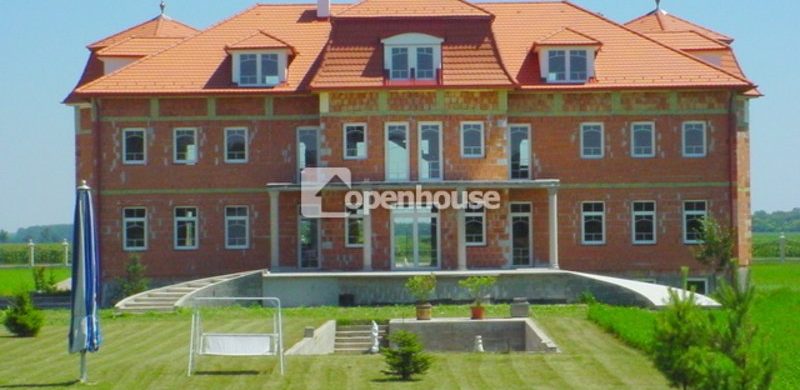 Rekorder: 6 éve eladó a Dunakiliti kastély!