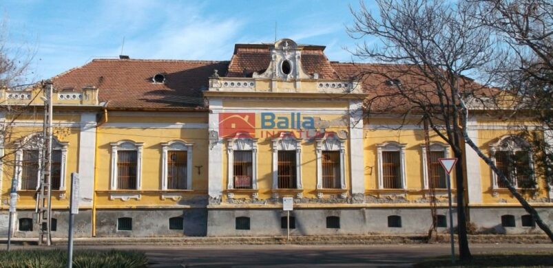 Belvárosi, műemléki kastélyt vegyenek!