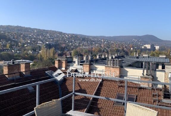 Lakás? Műterem? Iroda? Ebből a budai lakásból bármi lehet!