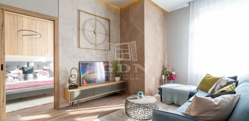 Nézzen be velünk egy 104,9 milliós lakásba a Pozsonyi úton!