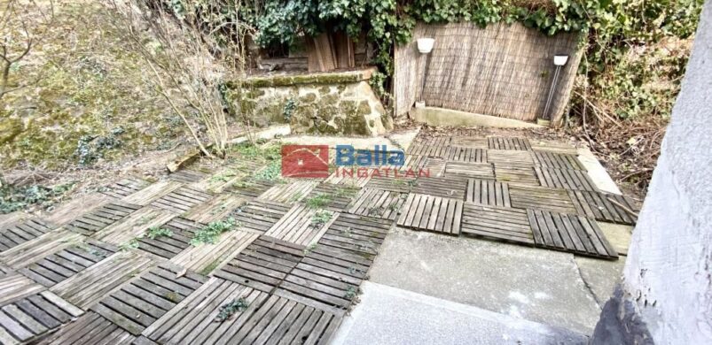 Földszini, kis kertes lakás a Gellérthegyen! Nagyon kéne!