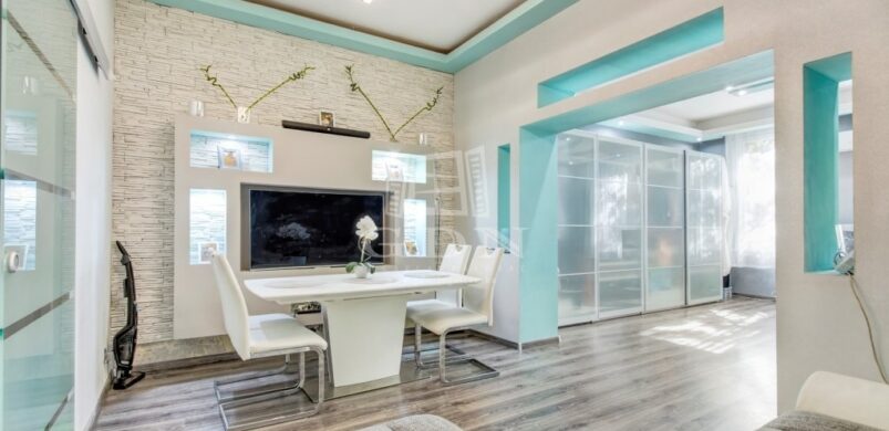 Légies vonalak a világos türkiz varázslatával!