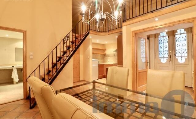 „Egy darabka Firenze” – eladó lakás a Palotanegyedben