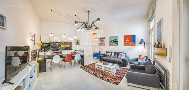 Design lakás lekerekített fürdőszobával, kiemelt falakkal