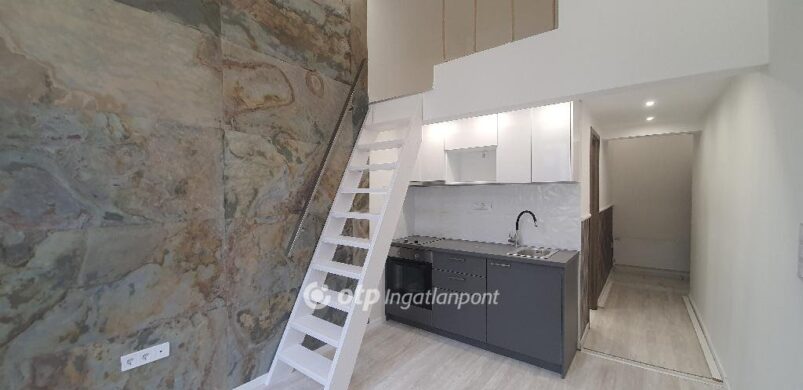 Élet 15 nm-en az Oktogon közlében!