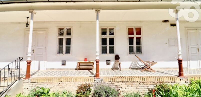 Lélegzetelállító sváb parasztház teljes bútorzattal keresi új tulaját Tolnán!