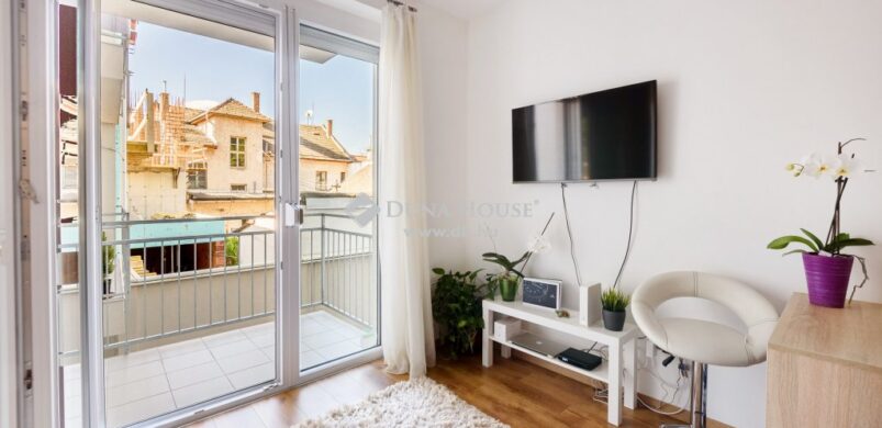 Erkély teszi a lakást: egy XIII. kerületi, kis erkélyes szépség