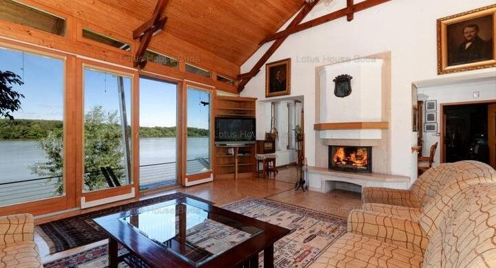 Visszafogott luxus Dunaalmáson, 490 millióért