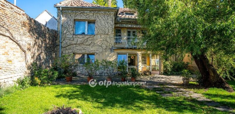 A hét ingatlana: eladó Trojko Úr tatai villája!