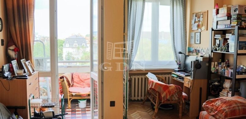 Bajza utcai fényes otthon, kis erkéllyel, közös tetőterasszal