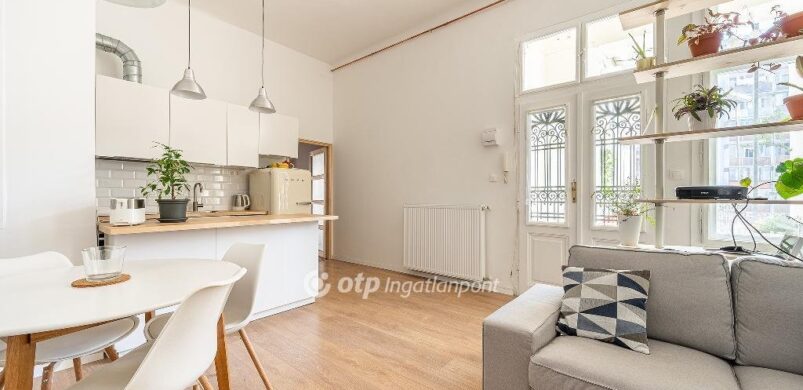 A hét lakása: egy Baross utcai, fehér szépség!