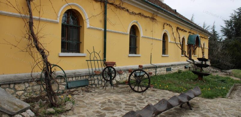 Cserszegtomaji kúria borospincével, múzeummal együtt eladó!