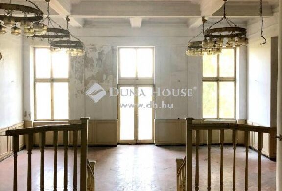 Iskola kulcsszóra szűrtünk Budapesten, ez az épület a kedvencünk!