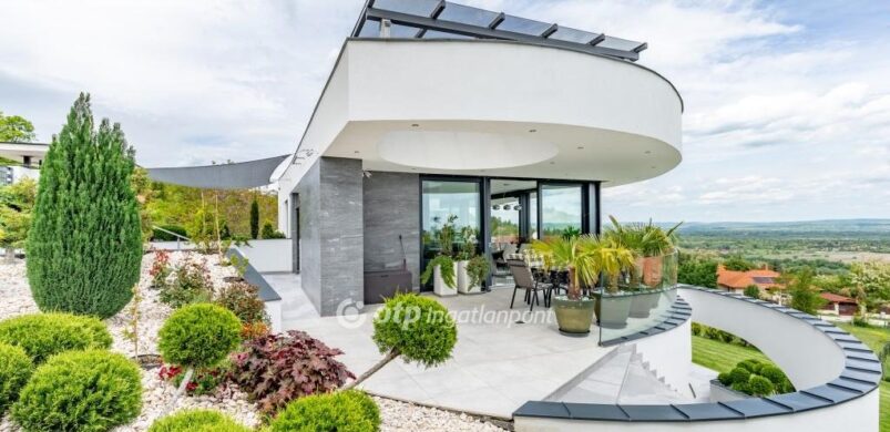 Egy modern szépség: „Szentendre, Boldogtanya, panoráma”