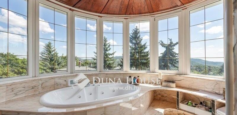A hét fürdőszobája: panoráma Adyligeten, minden mennyiségben!