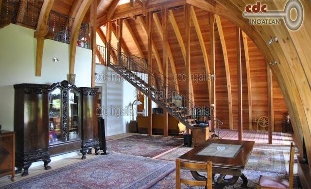 6 éve után ismét eladó a Leányfalu területén lévő Makovecz-ház…