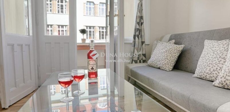 Egy VI. kerületi lakás három bérlővel eladó!