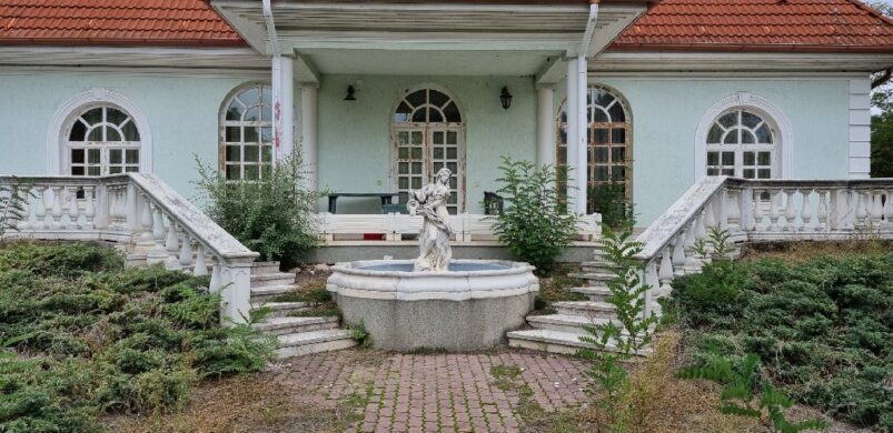Kúriák és kastélyok: otthon Cserkeszőlőn, barokk bútorokkal!