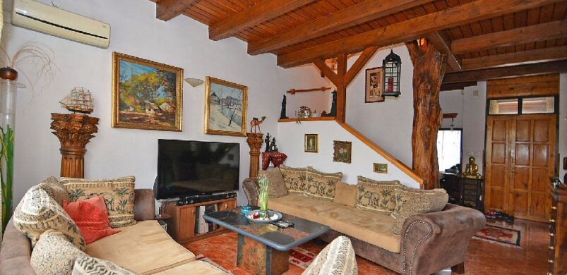 Most alaposabban is körülnézhetünk a debreceni, eladó Makovecz házban!