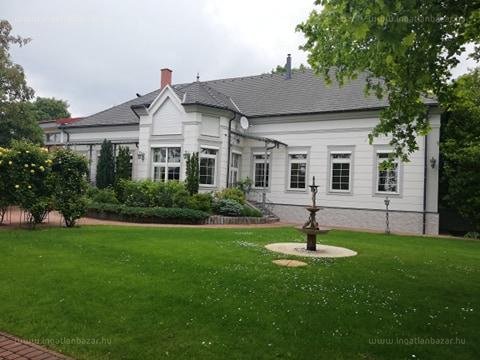 Az ország nem csak Budapest: egy komáromi antik-modern villa