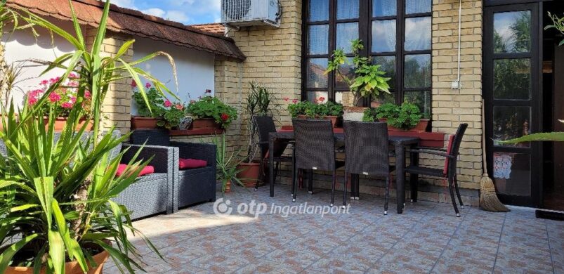 Eladó a védett, debreceni Makovecz ház!