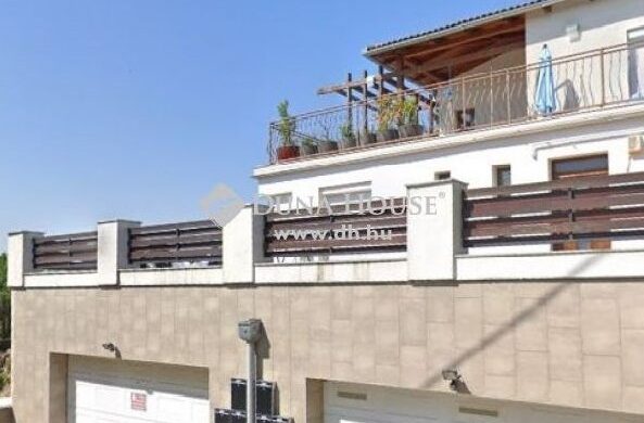 Medencés lakás? Ez is akad Pécsen!