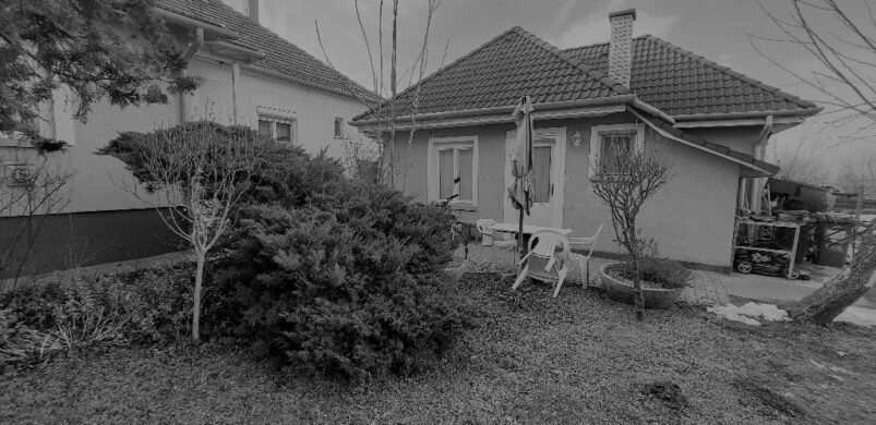 Meglepő húzás: mintha gyászolna a maroshegyi ház hirdetője…